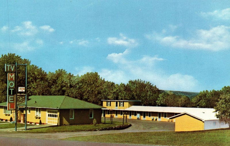 Tonys TV Motel - Vintage Postcard (newer photo)